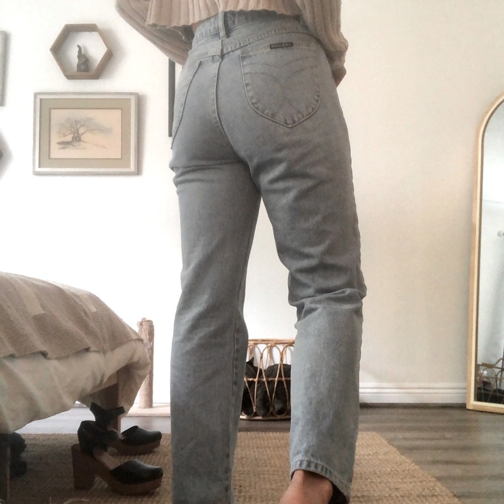 Rolla’s High Rise Straight Light wash jeans